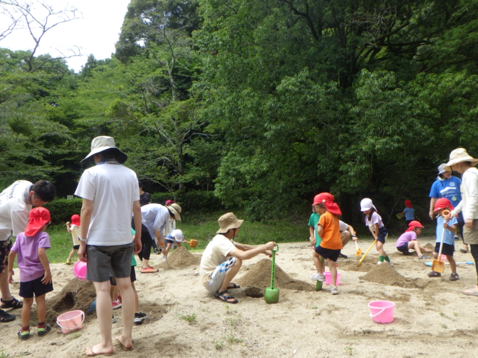 年中　川遊び園外保育（2/2）