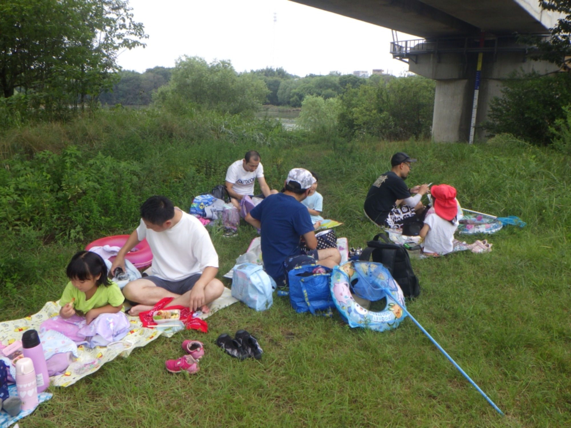 9/3　年長　矢作川　川遊び園外保育（2/2）