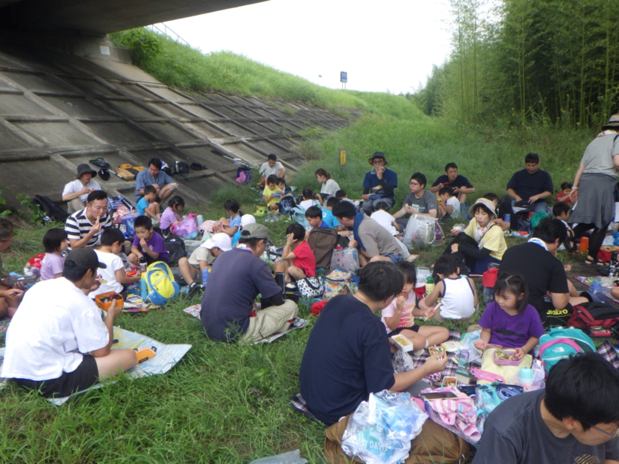 9/3　年長　矢作川　川遊び園外保育（2/2）