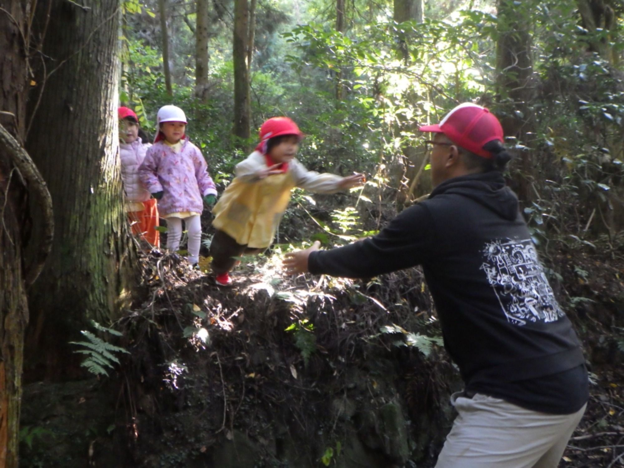 【年中】11/10　村積山　園外保育（3/3）