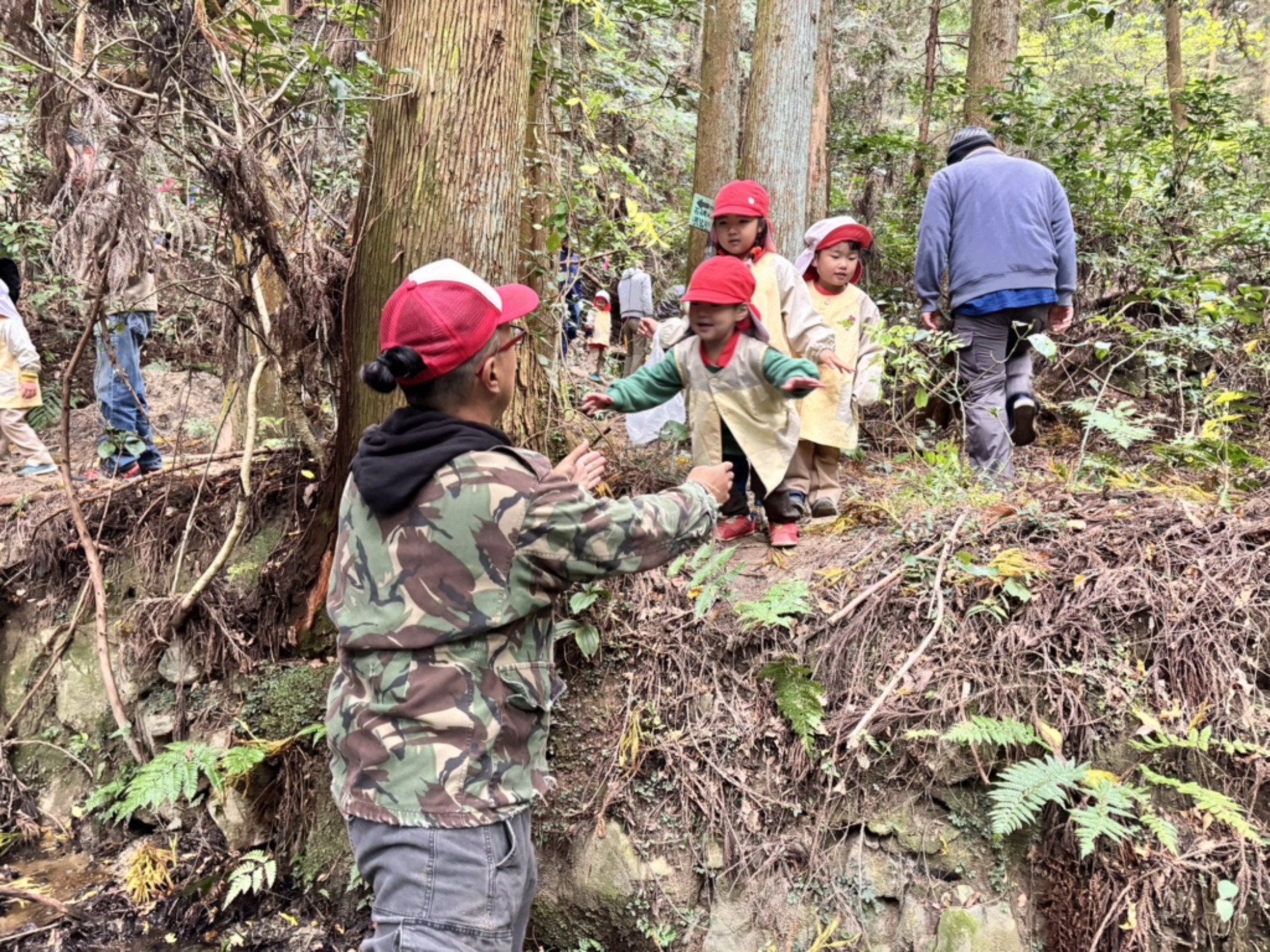 【年少】11/11　村積山　園外保育（2/3）
