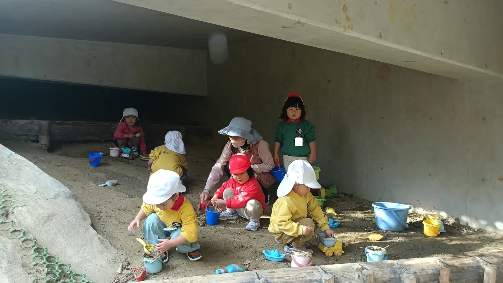 園外、明日アップします