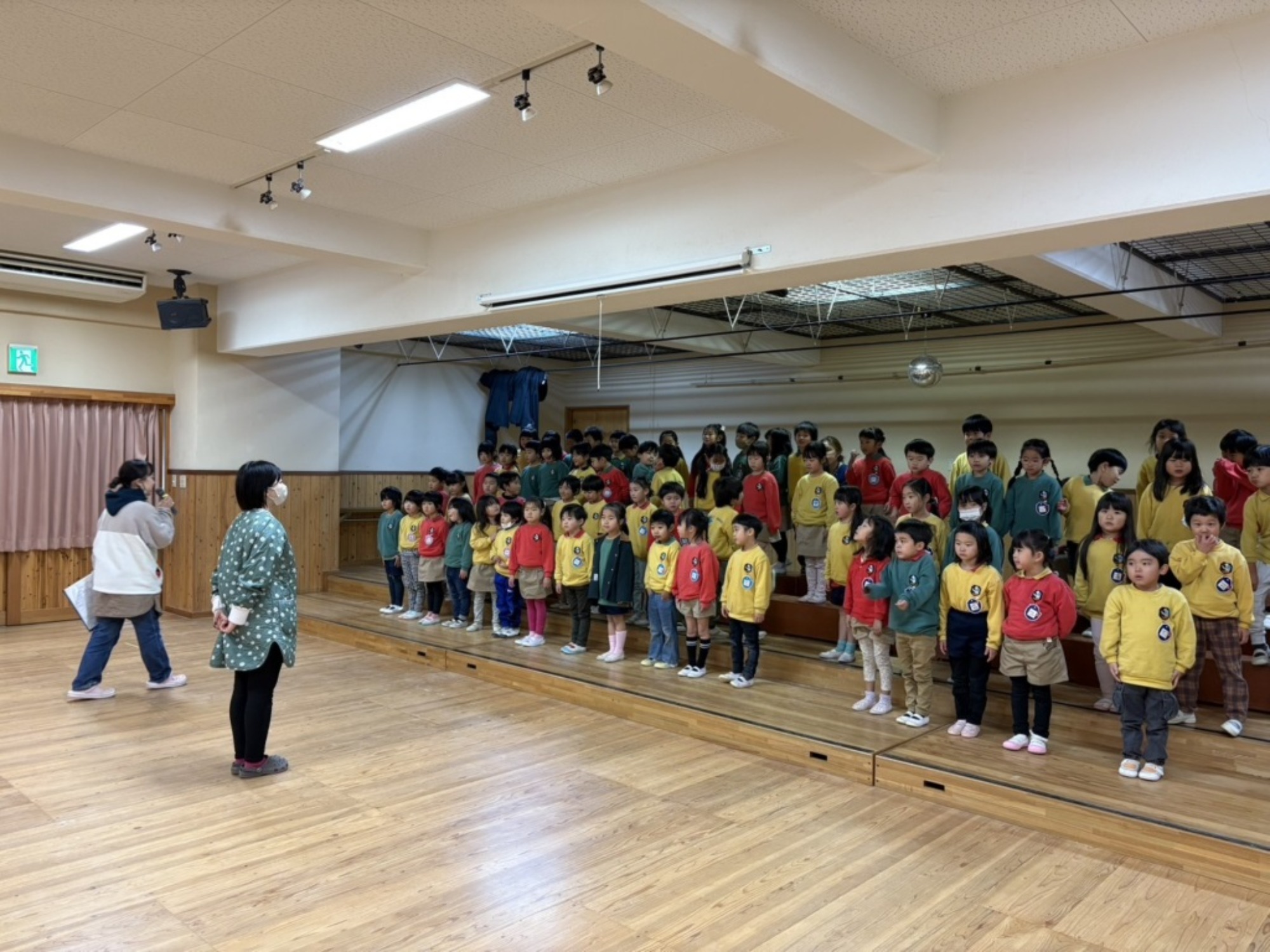 秋の山の絵・コンサート