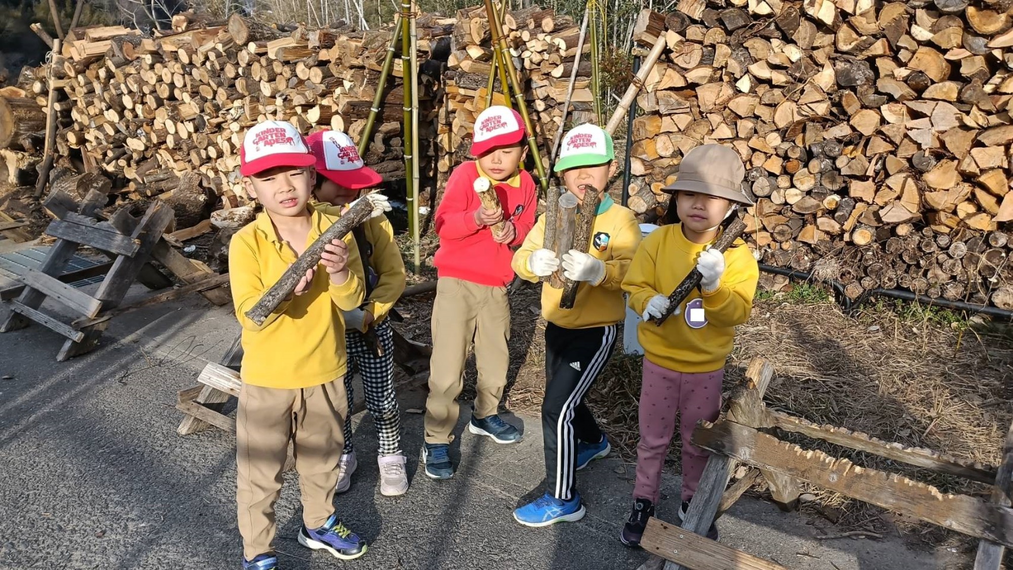 発表会・給食・薪切り・焼きいも