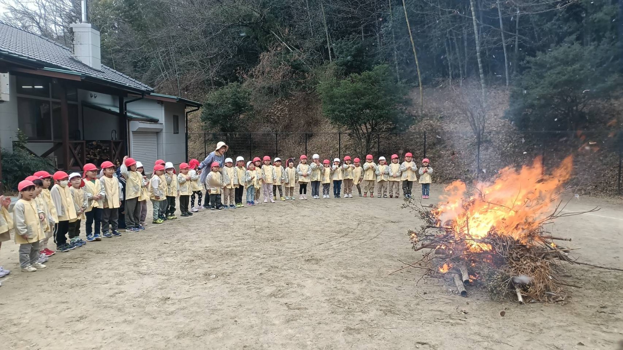 生活発表会　４日目　年中焚き火
