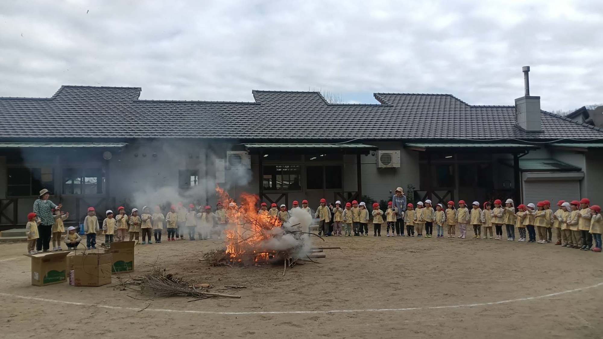 生活発表会　４日目　年中焚き火
