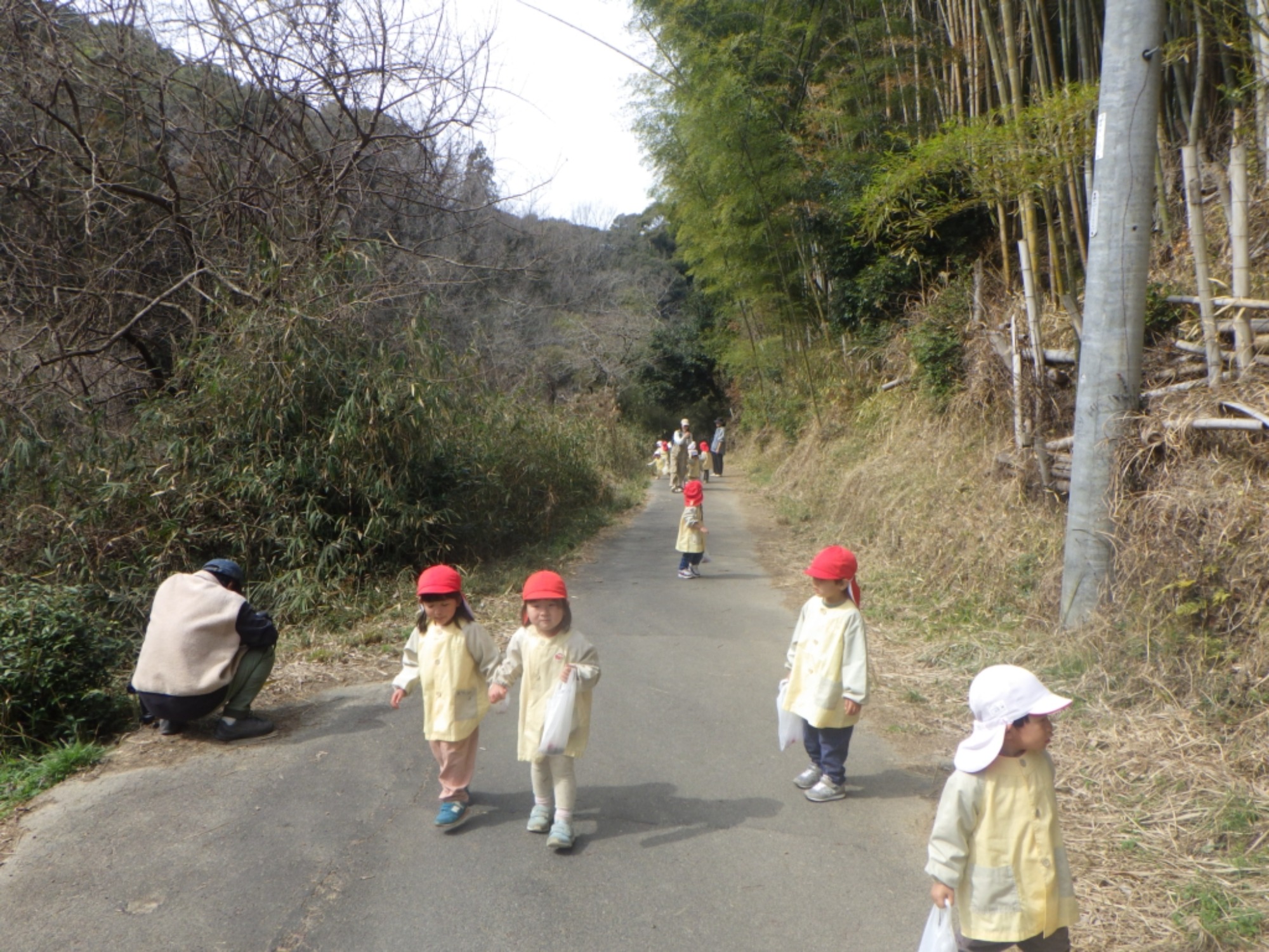 【くも】3/2　村積山　園外保育